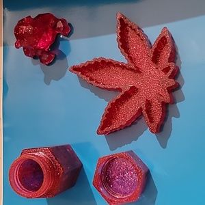 Screw top jar ashtray and bear paper weight